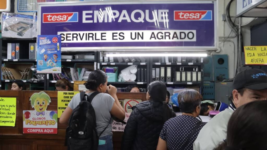 Librerías agilizan la atención de cara al ciclo escolar 2026 | 