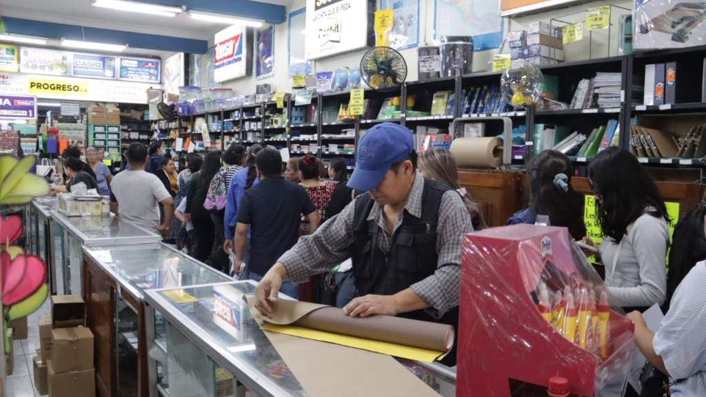 Librerías agilizan la atención de cara al ciclo escolar 2026 | 