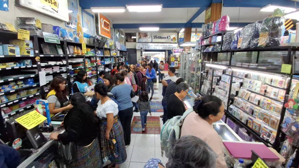 Librerías agilizan la atención de cara al ciclo escolar 2026 | 