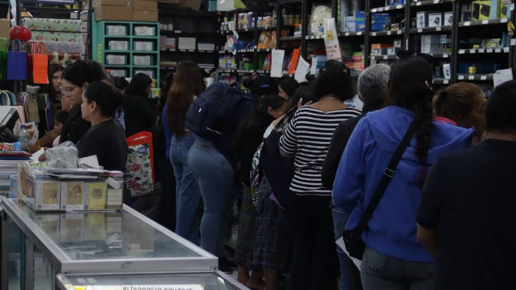 Librerías agilizan la atención de cara al ciclo escolar 2026 | 