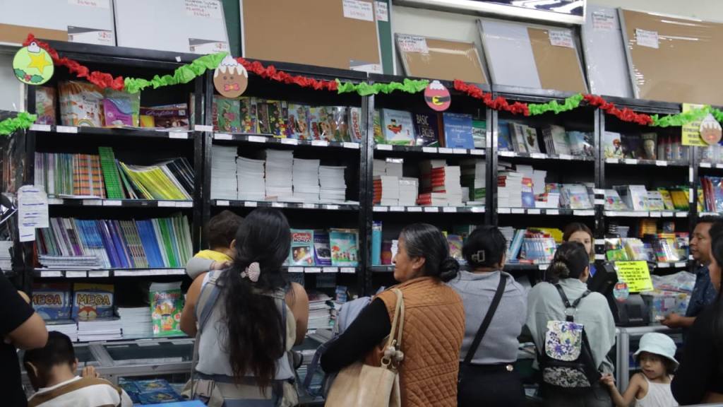 Librerías agilizan la atención de cara al ciclo escolar 2026 | 