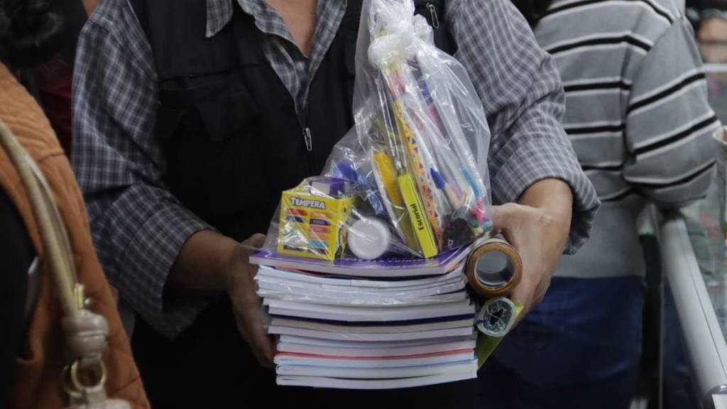 Librerías agilizan la atención de cara al ciclo escolar 2026 | 