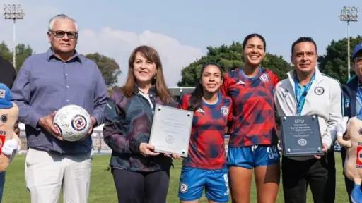 Ana Lucía Martínez vivió un emotivo momento previo al Cruz Azul vs. Chivas