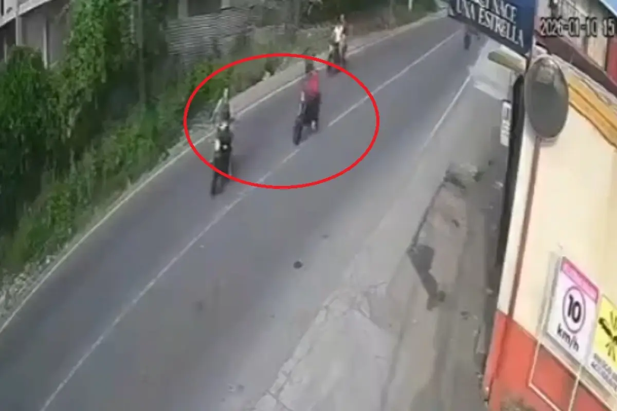 Una combinación de imprudencias causó el accidente vial, poniéndo en riesgo a otros usuarios de la vía., Captura de pantalla. 