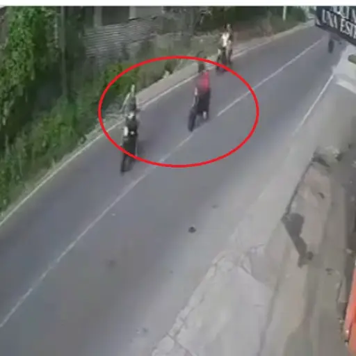 Una combinación de imprudencias causó el accidente vial, poniéndo en riesgo a otros usuarios de la vía. ,Captura de pantalla. 