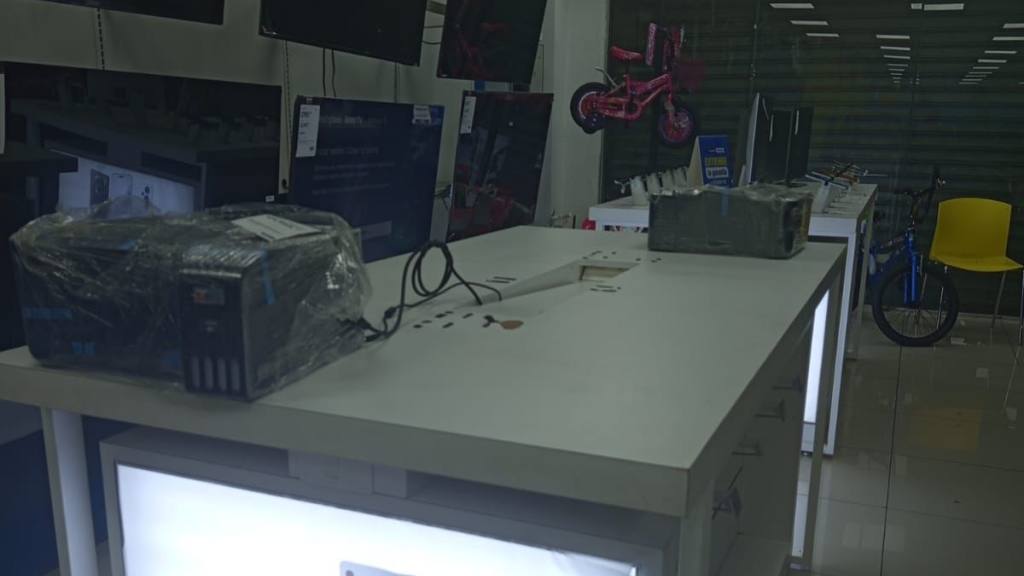 Saqueadores habían cargado con más de Q100 mil en mercadería  | PNC de Guatemala