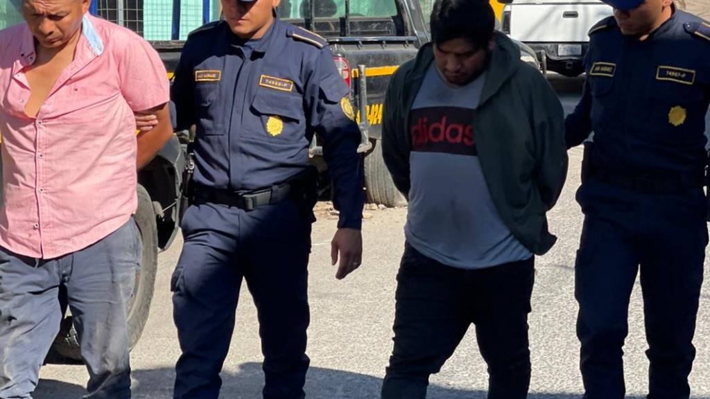 Saqueadores habían cargado con más de Q100 mil en mercadería  | PNC de Guatemala