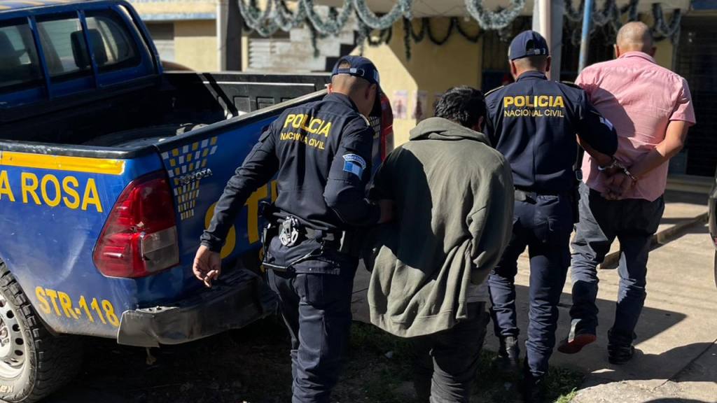 Saqueadores habían cargado con más de Q100 mil en mercadería  | PNC de Guatemala