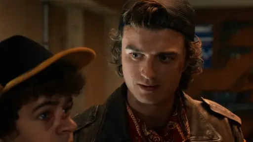 Joe Keery, actor de Stranger Things, sorprende con su nuevo look en los Golden Globes ,Redes sociales