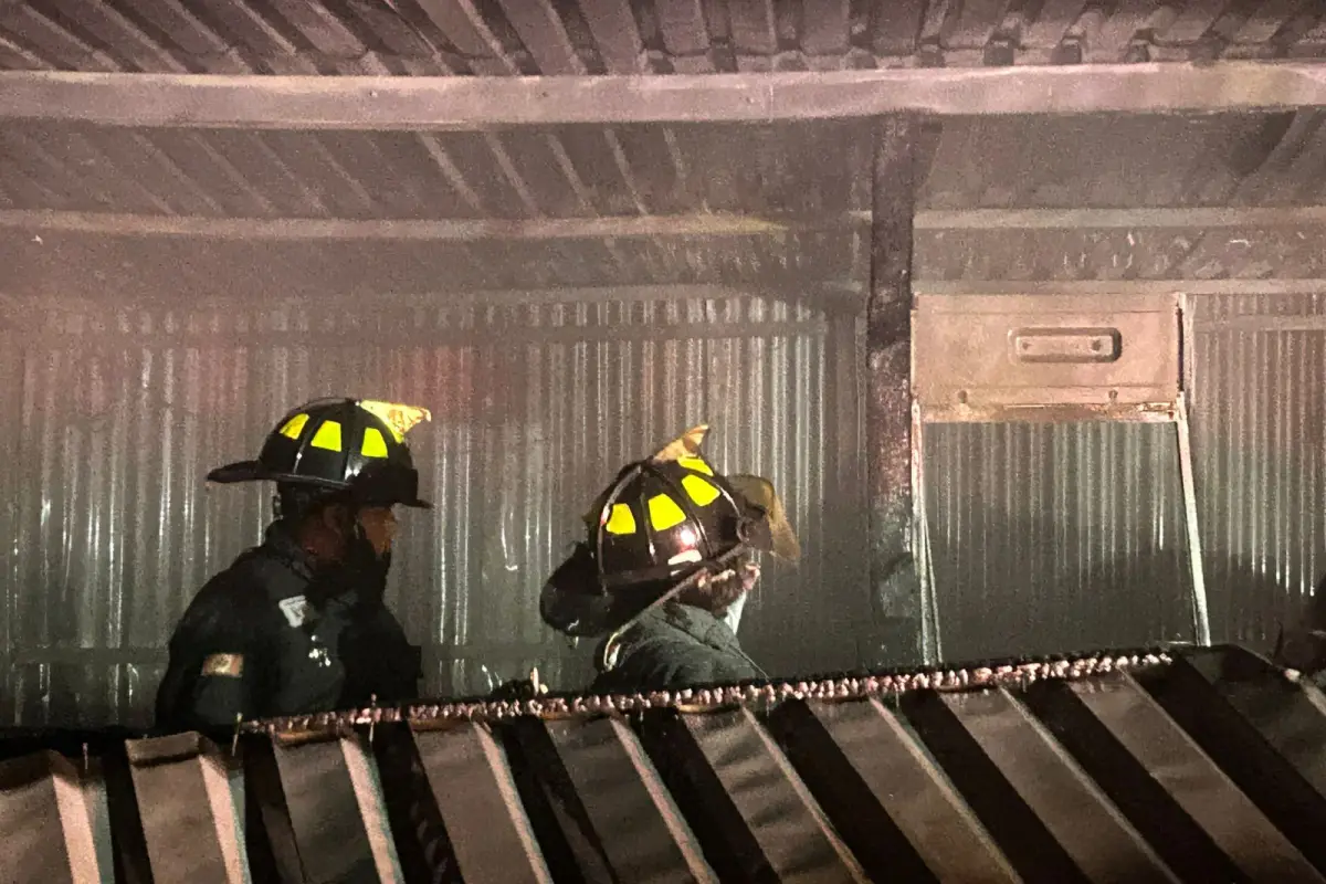 El fuego ocurrió en el kiómetro 174 de la ruta a Las Verapaces., Bomberos Voluntarios.