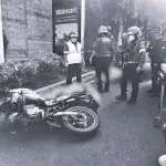 Los cuerpos de socorro reportaron dos casos con agentes PNC fallecidos en la calzada Aguilar Batres. ,Bomberos