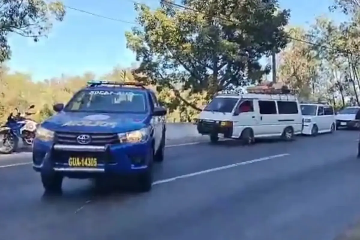 La PMT de Villa Nueva reportó tránsito cerrado en la bajada de Villalobos., Captura de pantalla. 