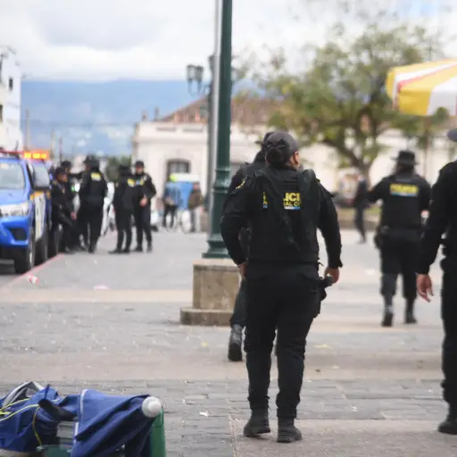 Agentes de la PNC de Guatemala realizan patrullajes en la Ciudad de Guatemala, un día después de ataques que cobraron la vida de nueve policías. ,Omar Solís/Emisoras Unidas