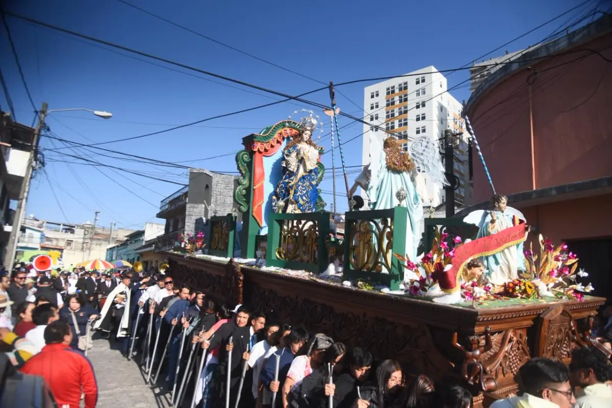 El cortejo procesional de la Virgen de los Reyes, de la Parroquia La Divina Providencia., Foto Omar Solís