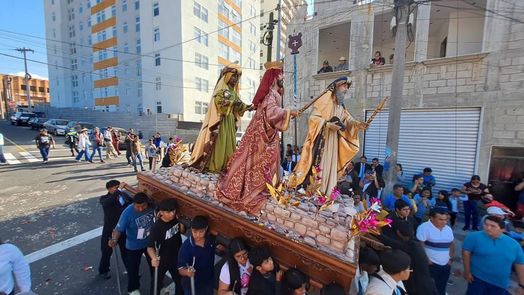 Cortejo procesional de la Virgen de los Reyes | Foto Omar Solís