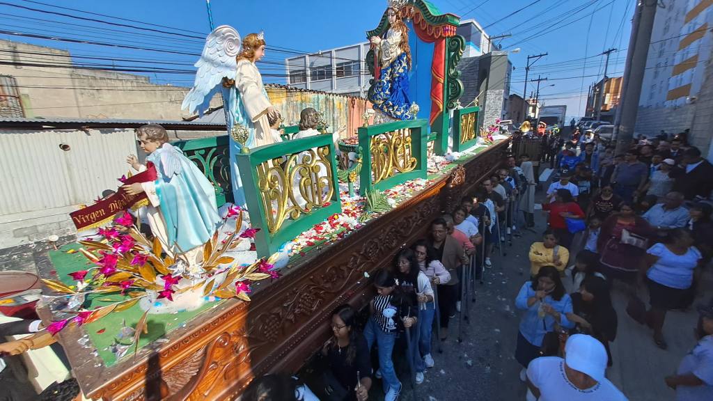 Cortejo procesional de la Virgen de los Reyes | Foto Omar Solís