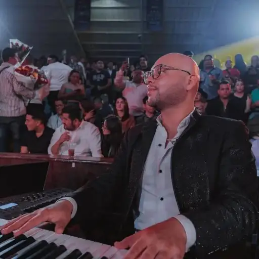 Gerson Leos, Banda MS ,Facebook