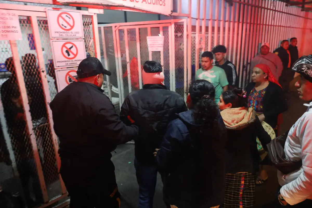 Bomberos trasladaron a los afectados al hospital., Foto Bomberos Voluntarios. 