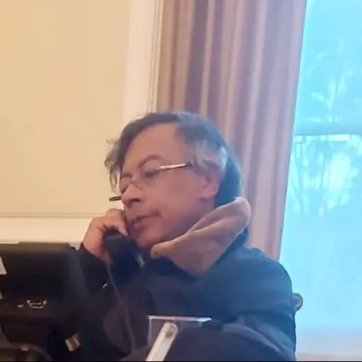 Fotografía del presidente colombiano, Gustavo Petro, durante una llamada con su homólogo de EE.UU. Donald Trump. ,Foto EFE