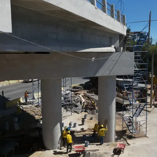 Trabajos de construcción del paso a desnivel en la calzada Roosevelt. ,Ministerio de Comunicaciones