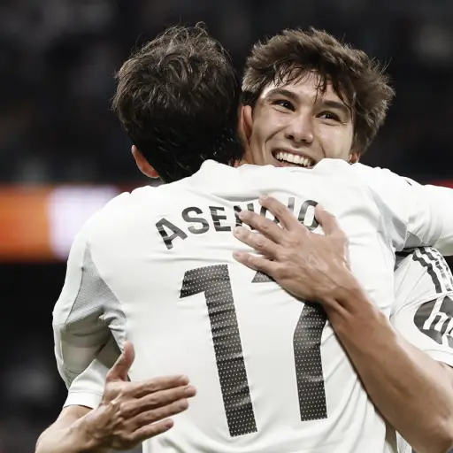 Los canteranos Gonzalo García y Raúl Asencio celebran sus goles ante el Real Betis - EFE