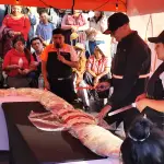 Anfora comparte Rosca de Reyes gigante con familias en Quetzaltenangot
