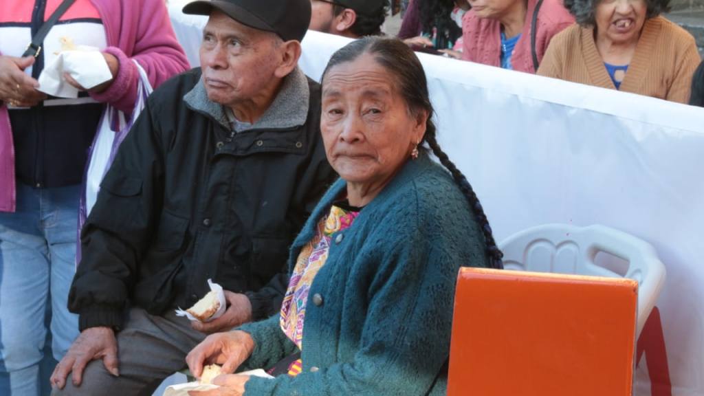 Cientos disfrutan Rosca de Reyes gigante de Anfora | Willber Colloy. 