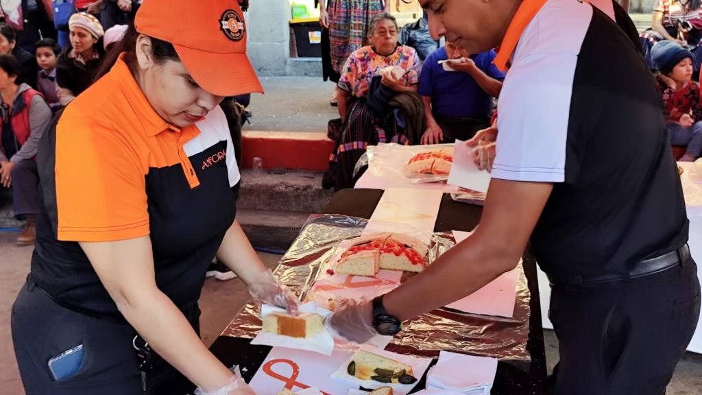 Cientos disfrutan Rosca de Reyes gigante de Anfora | Willber Colloy. 