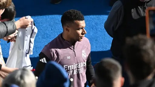 Mbappé se entrena en el gimnasio con el objetivo de llegar a la Supercopa