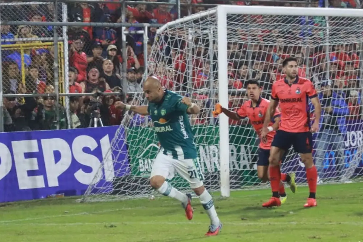 Alexander Robinson y la celebración que causó la batalla campal en la final 