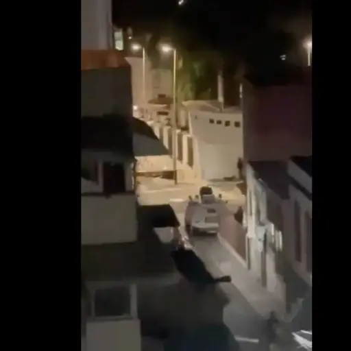 En redes sociales circularon videos en los que se escuchan los disparos. ,Captura de pantalla