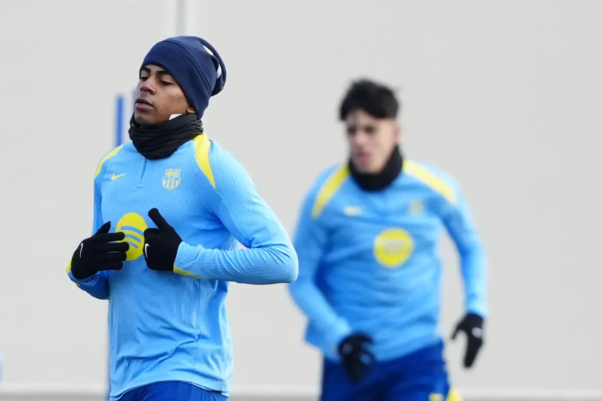 Lamine Yamal durante el entreno del FC Barcelona - EFE
