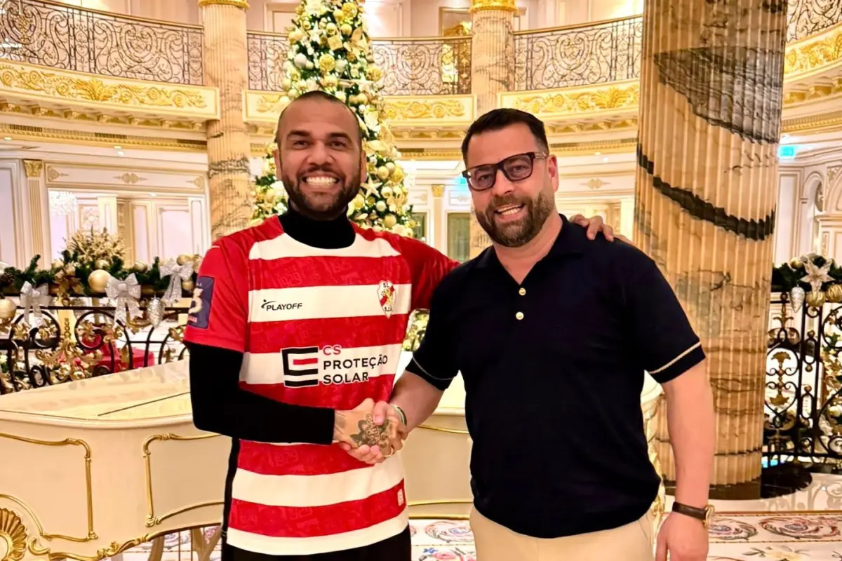 Dani Alves adquiere un club de futbol en Portugal - Sporting Sao João de Ver