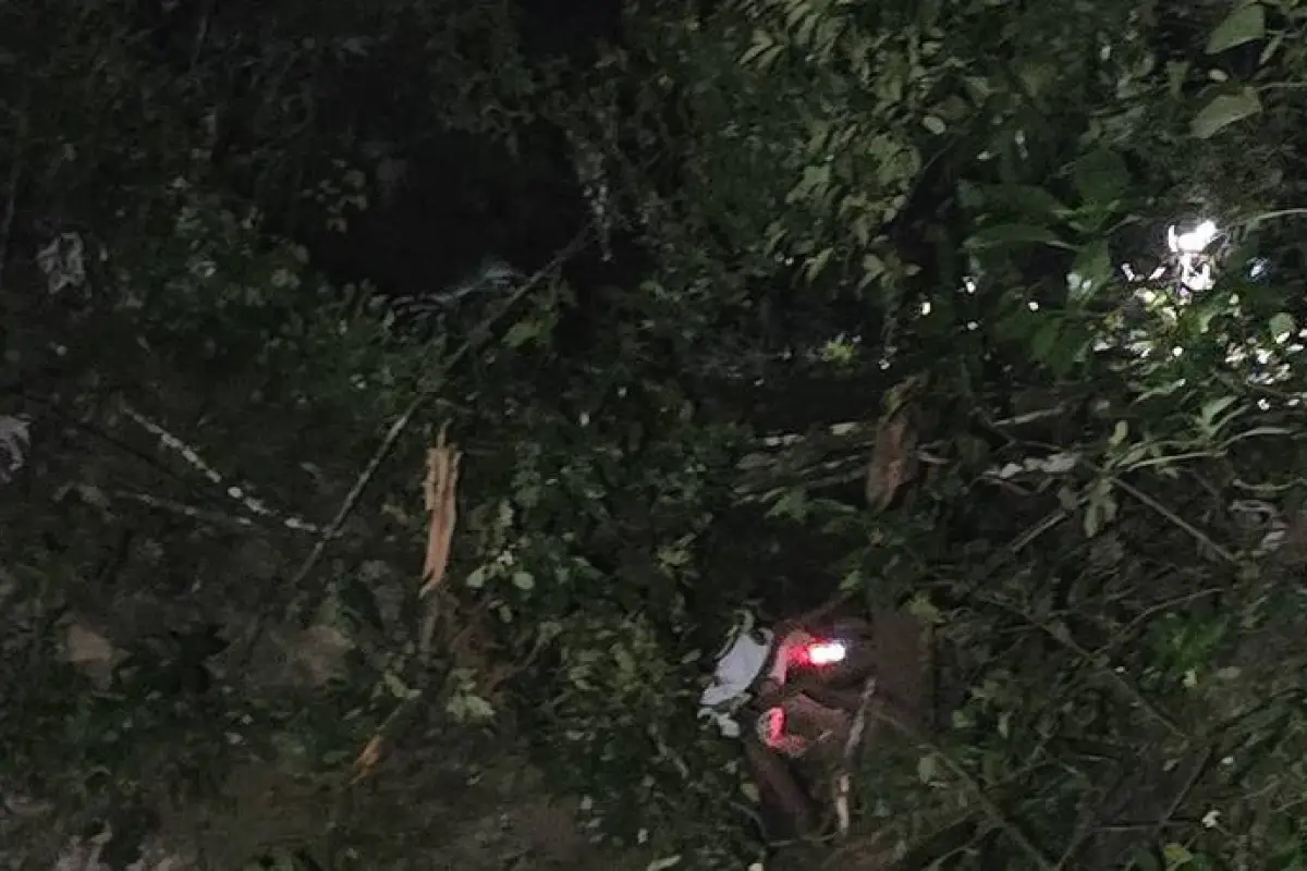 El vehículo donde viajaba la familia cayó a una hondonada en la ruta entre Santiago Atitlán y Chicacao., Medios locales