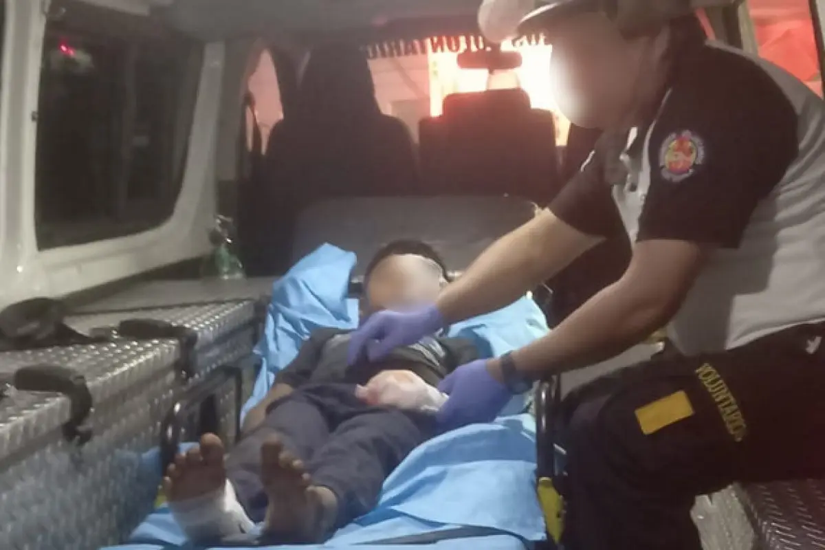 El menor fue trasladado a un centro asistencial., Bomberos Voluntarios