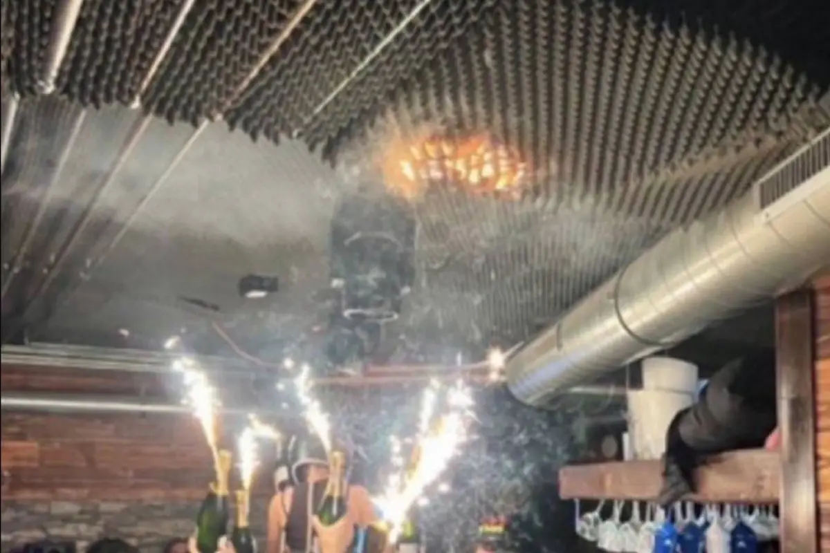 Investigan uso de bengalas como causa del incendio mortal en club de Crans-Montana., Redes sociales.