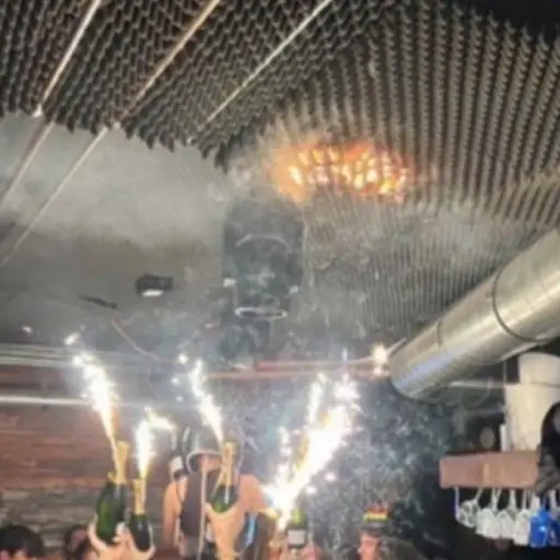 Investigan uso de bengalas como causa del incendio mortal en club de Crans-Montana. ,Redes sociales.