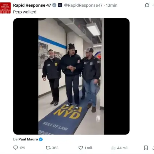 Captura de video del presidente de Venezuela, Nicolás Maduro (c), a su llegada a la sede de la DEA este sábado, en Nueva York (EE ,UU