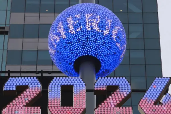 Times Square presenta la bola de Año Nuevo más grande de su historia
