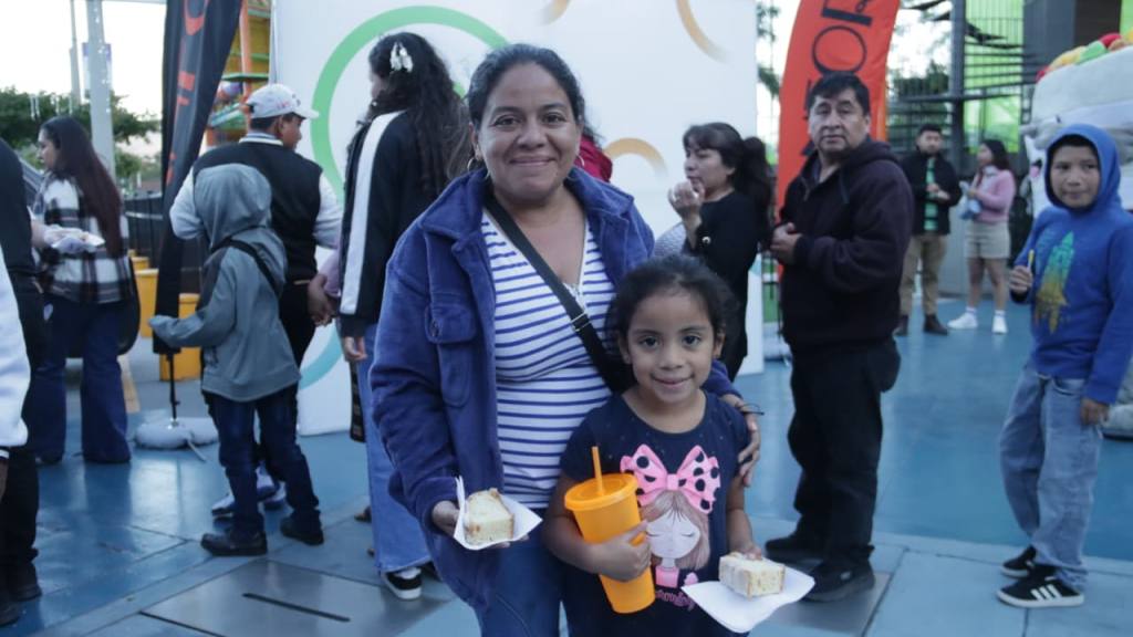 Rosca gigante marca inicio de actividades 2026 de Anfora Guatemala. | Alex Meoño