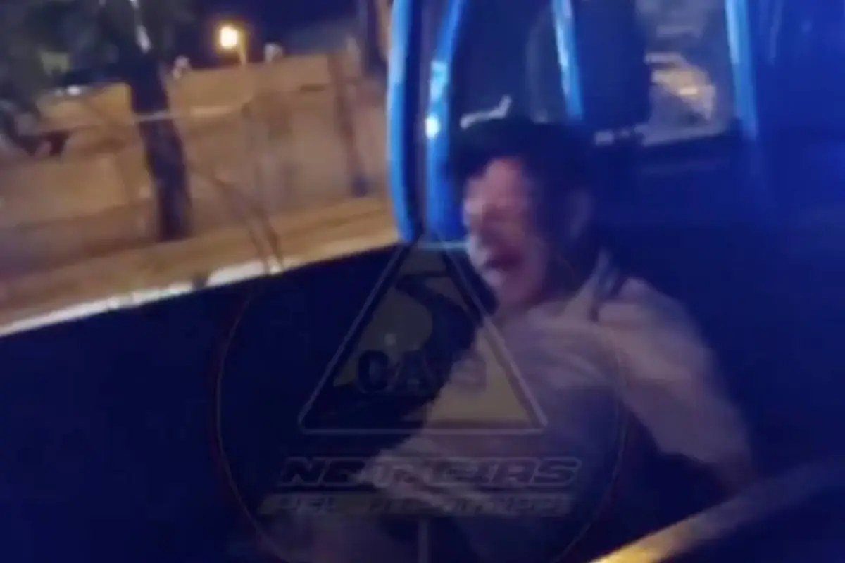 Supuesto robamotos detenido en zona 18., Captura de pantalla video X.