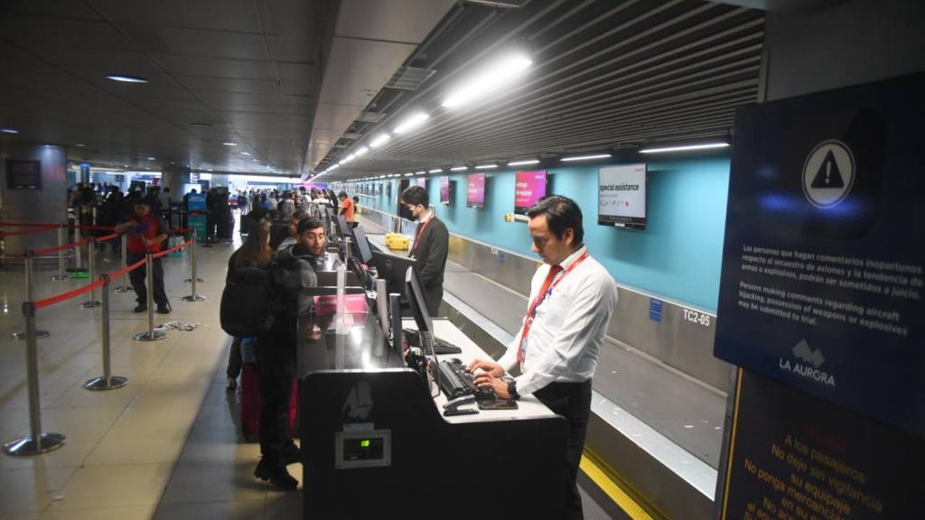 DGAC presenta nuevos escáner en aeropuerto internacional La Aurora. | Omar Solís/EU