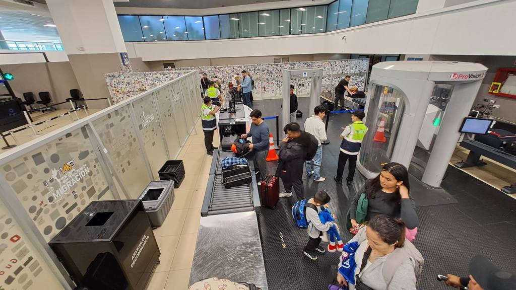DGAC presenta nuevos escáner en aeropuerto internacional La Aurora. | Omar Solís/EU
