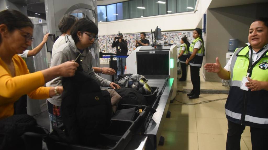 DGAC presenta nuevos escáner en aeropuerto internacional La Aurora. | Omar Solís/EU