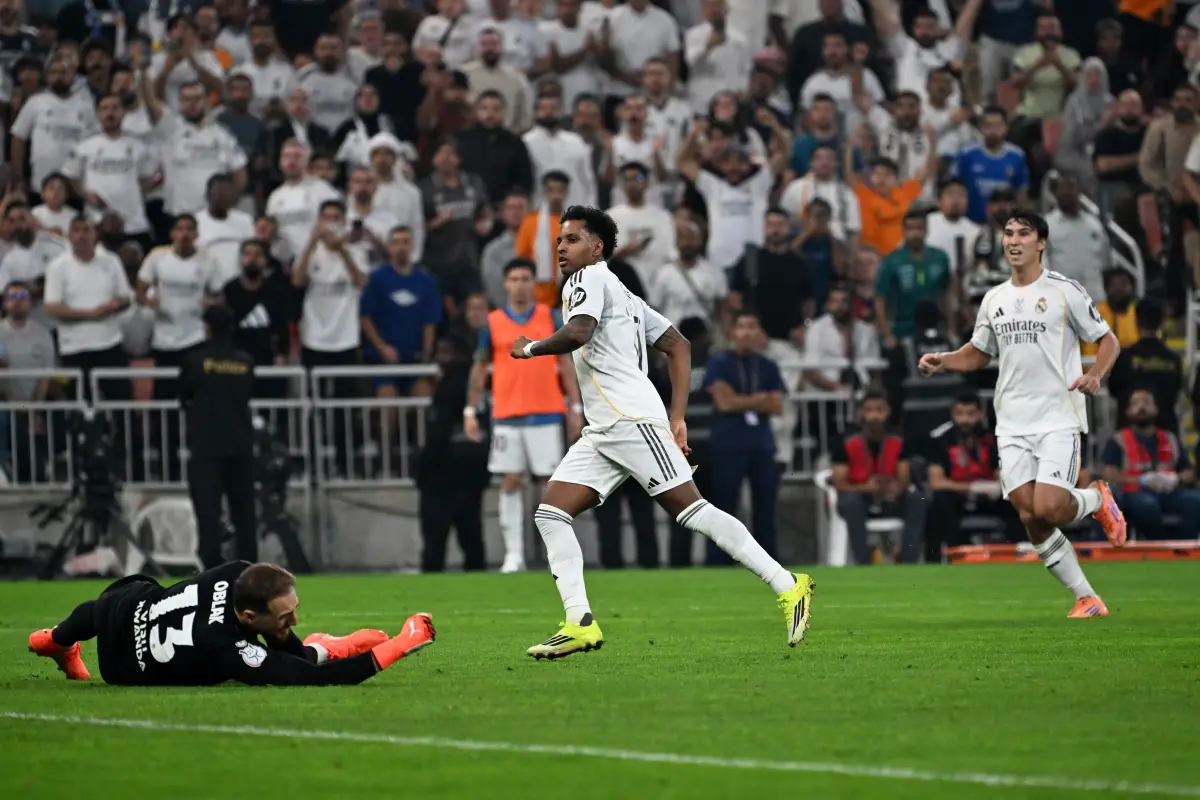 Rodrygo al momento de marcar el 2-1 en semifinal de la Supercopa de España