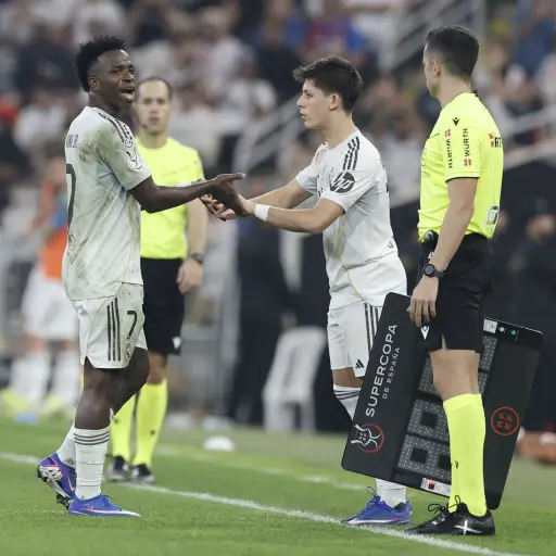 Diego Simeone vs. Vinícius en semifinal de Supercopa de España