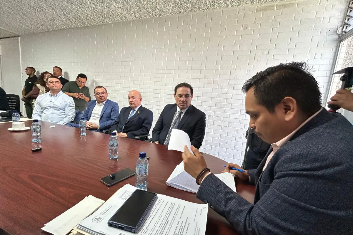 El ministro de Gobernación, Marco Antonio Villeda, durante una reunión en el Congreso con el diputado José Chic el 9 de enero de 2026., Omar Solís/Emisoras Unidas