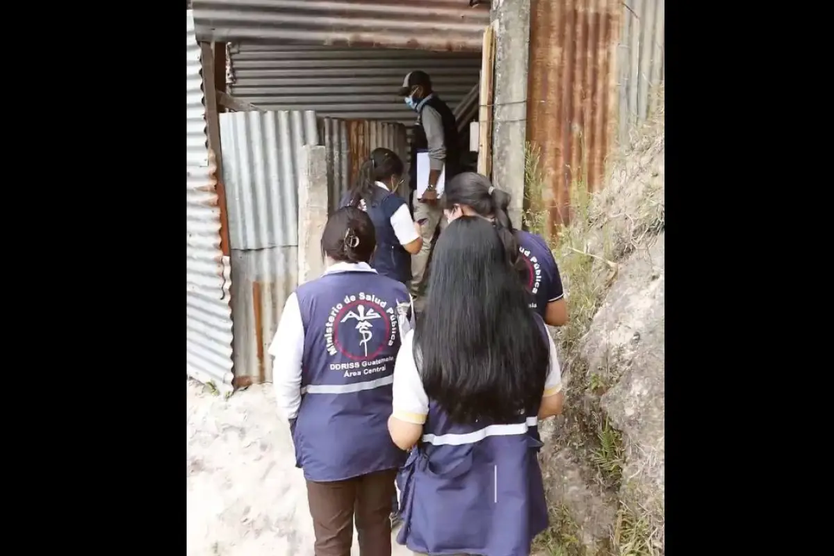 Equipos del Ministerio de Salud realizan la búsqueda de casos de sarampión., MSPAS