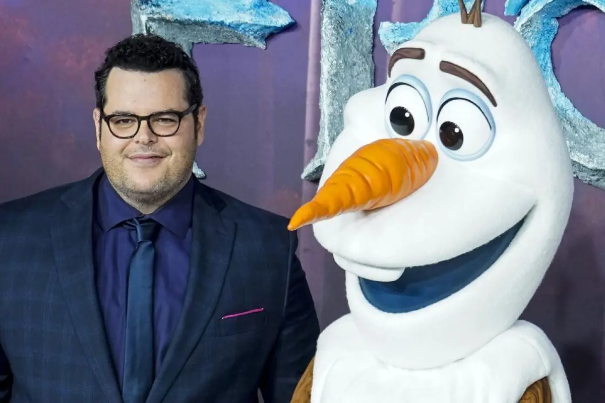 Josh Gad, Instagram