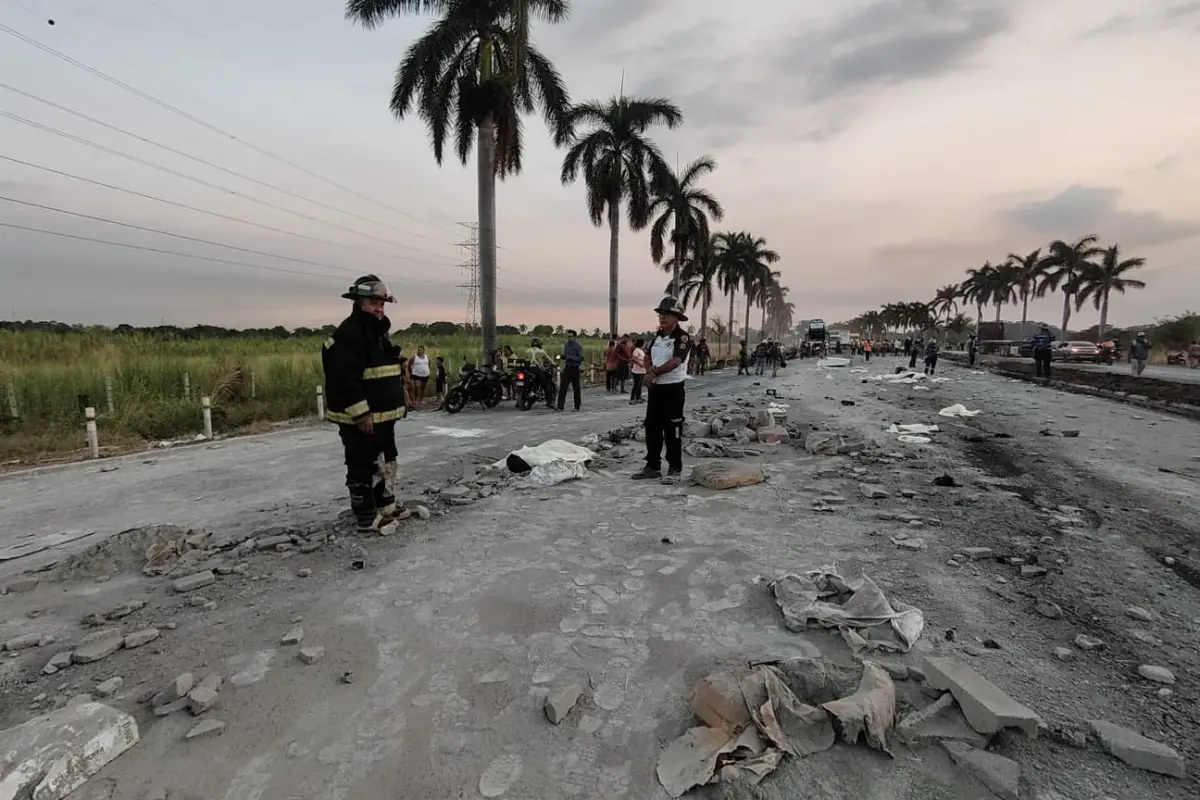 Bomberos reprotaron la emergencia ocurrida en la autopista Palín, Escuintla., Foto Bomberos Voluntarios